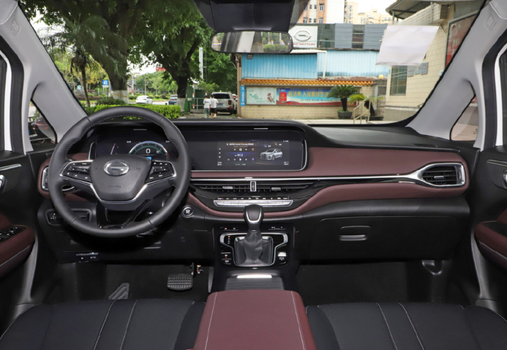 预算15万买啥MPV？全新吉利嘉际L对比传祺M6 Pro