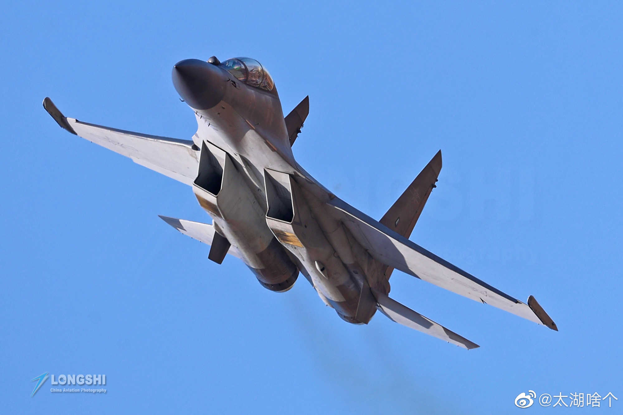 解放军歼10歼16苏30战斗机执行战巡