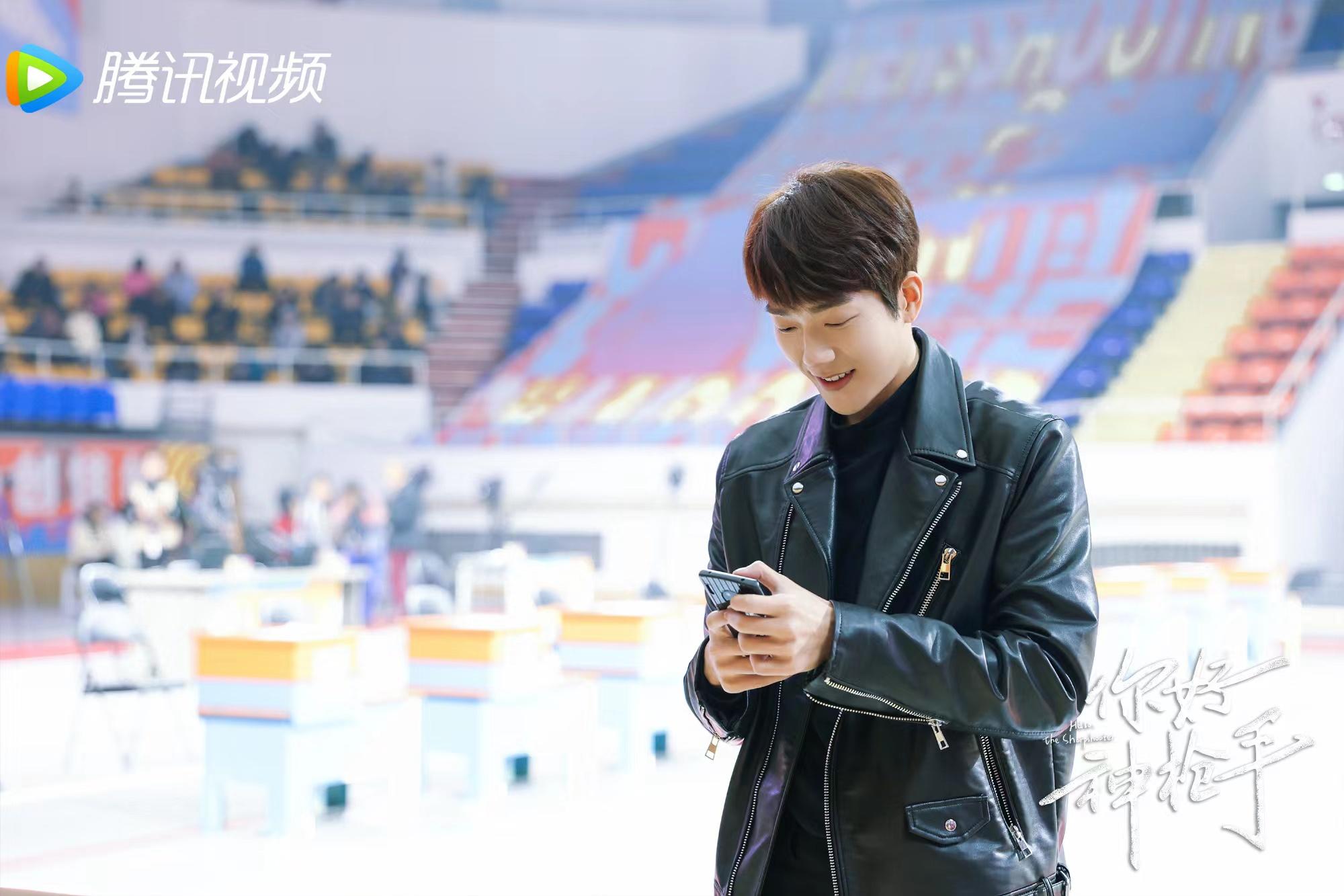 马思超作为青年男演员,曾参与主演的《我才不要和