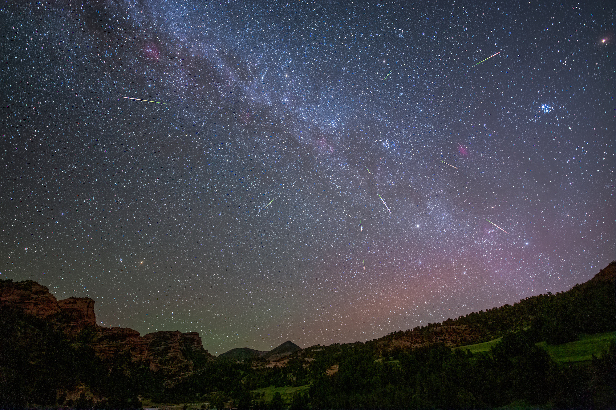 翻开相机,发现已经拍到了许多流星……_高清图集_新浪网