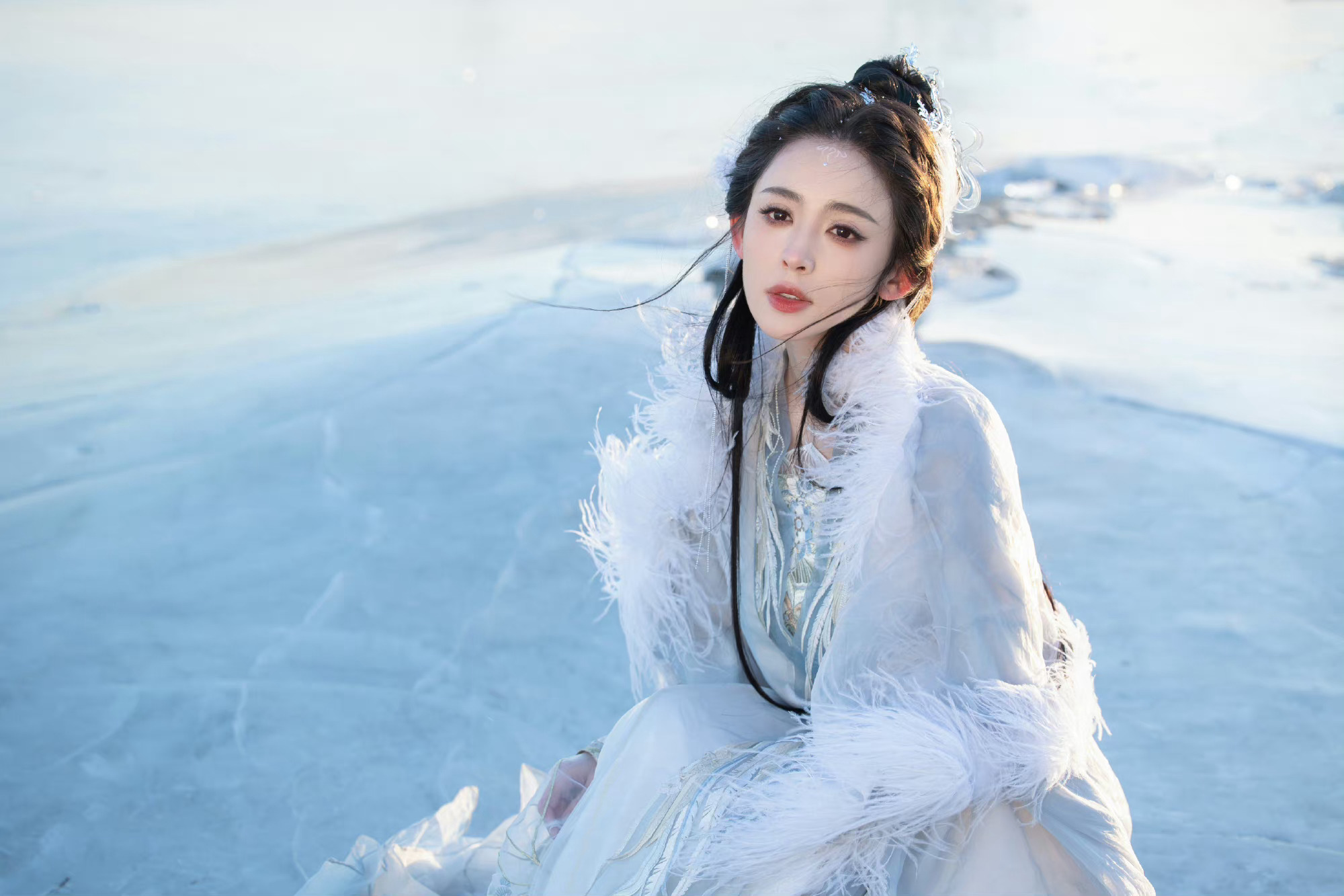 娜扎冰面白衣古风造型大片～ 清冷感美女,仙气飘飘好美啊