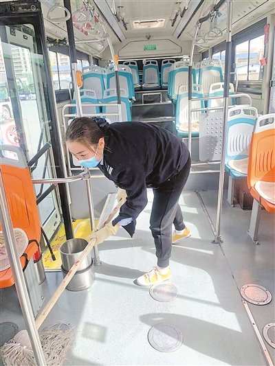 劳动，奋斗的脚步最铿锵休闲区蓝鸢梦想 - Www.slyday.coM