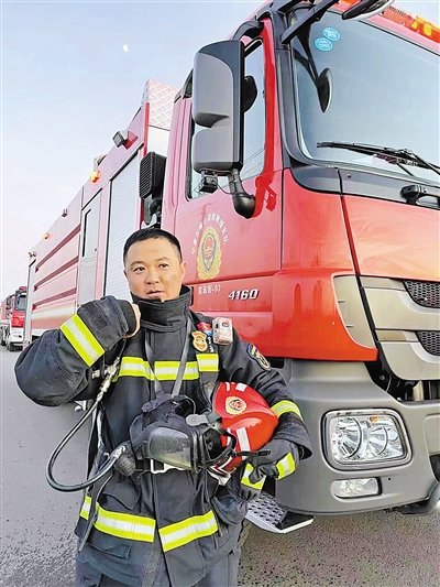 劳动，奋斗的脚步最铿锵休闲区蓝鸢梦想 - Www.slyday.coM