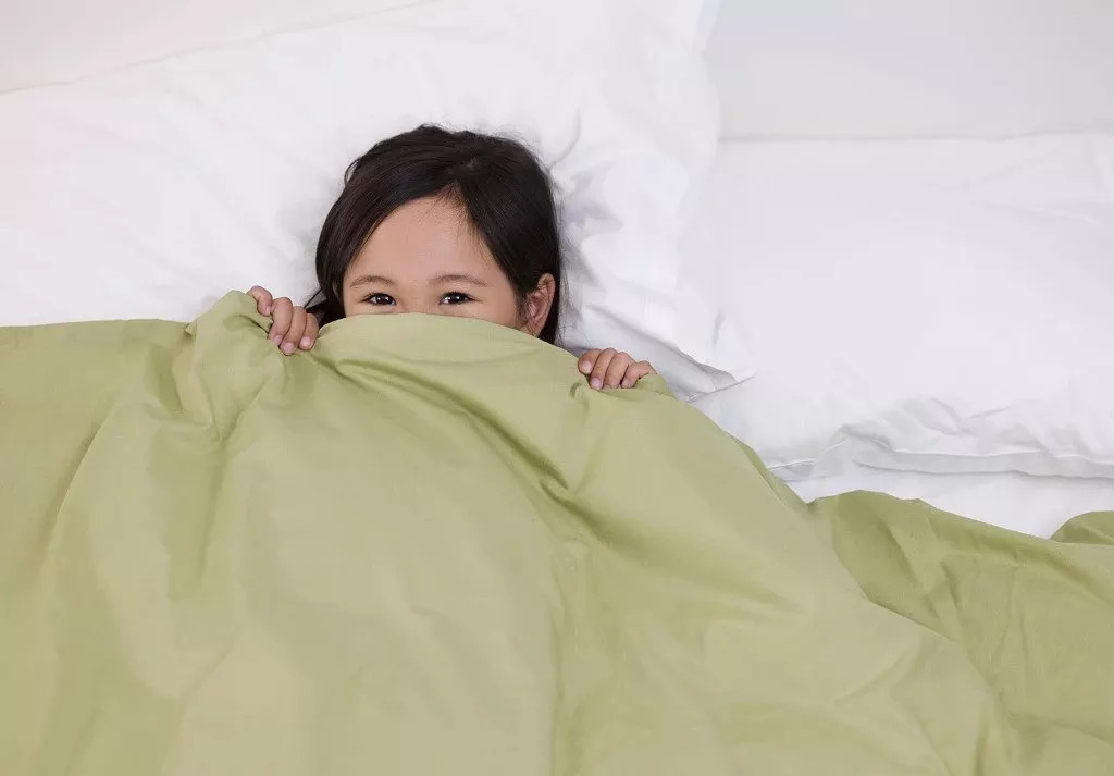 秋冬季睡觉时,给孩子这几种保暖让他深受其害