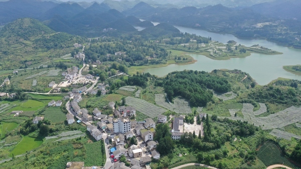 修文县小箐镇岩鹰山村:文明花开 人民幸福