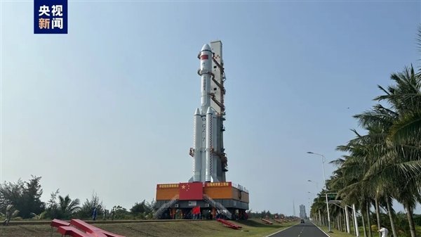 中国天舟六号准备出发：箭组合体运抵发射区