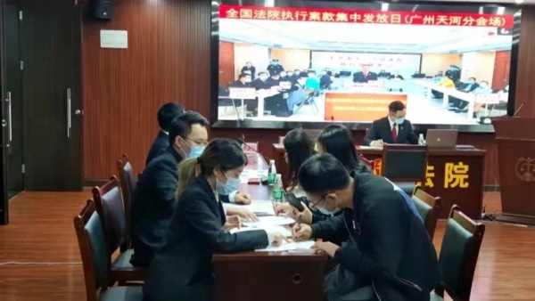 公司以旷工为由将休产假女职工辞退！法院帮追回8万多赔偿休闲区蓝鸢梦想 - Www.slyday.coM