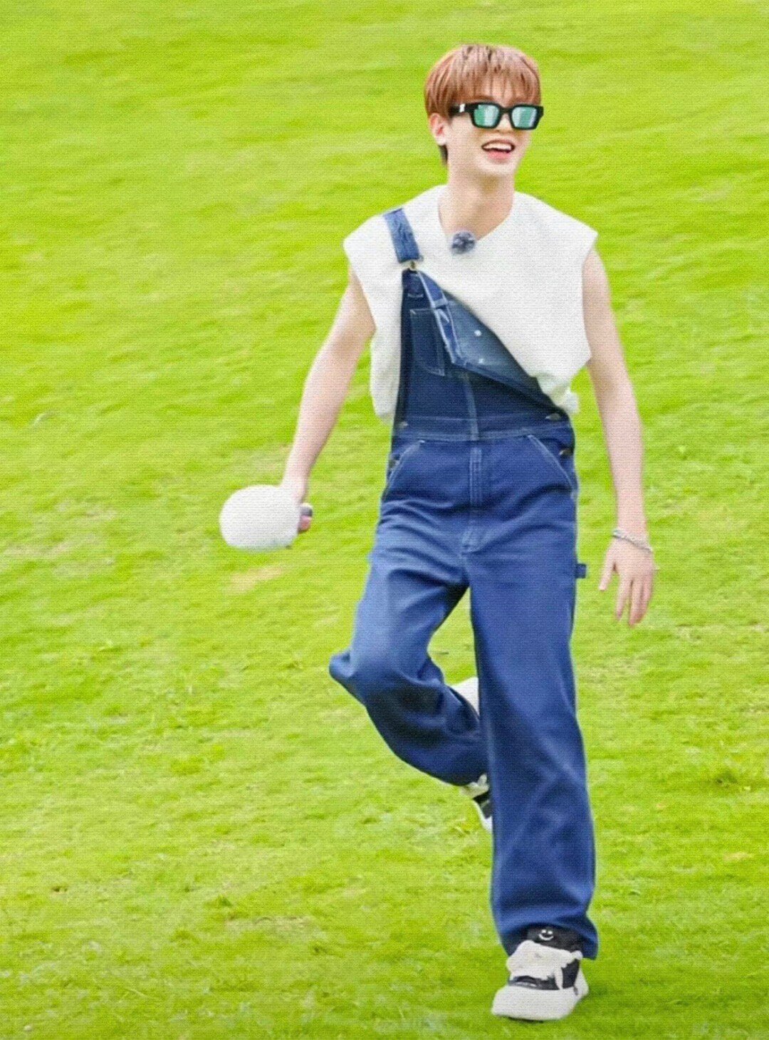 黄明昊小朋友上班啦牛仔背带裤77小白t恤小贾好乖