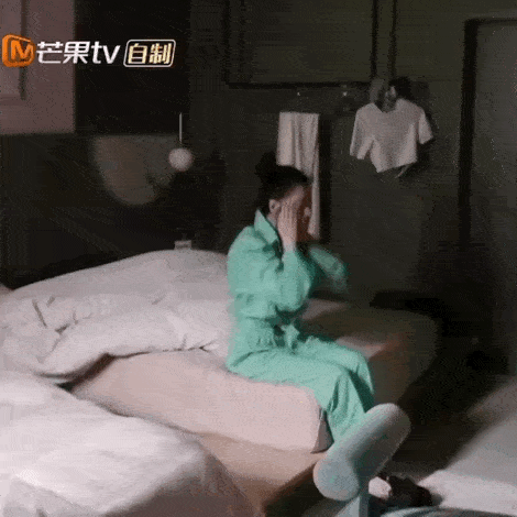 张天爱直播开场即惊艳！截图颜值真的好绝，开口秒变甜妹休闲区蓝鸢梦想 - Www.slyday.coM