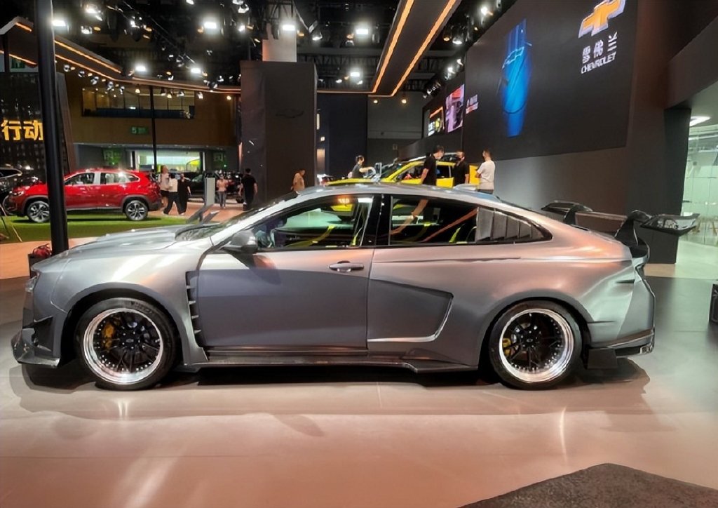 两门迈锐宝xl亮相成都车展官方改装套件上身美式肌肉车风格