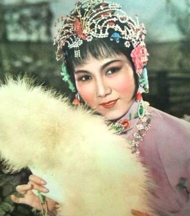 众多网络大v点评张少华新凤霞事件斯人已逝就不要追究了