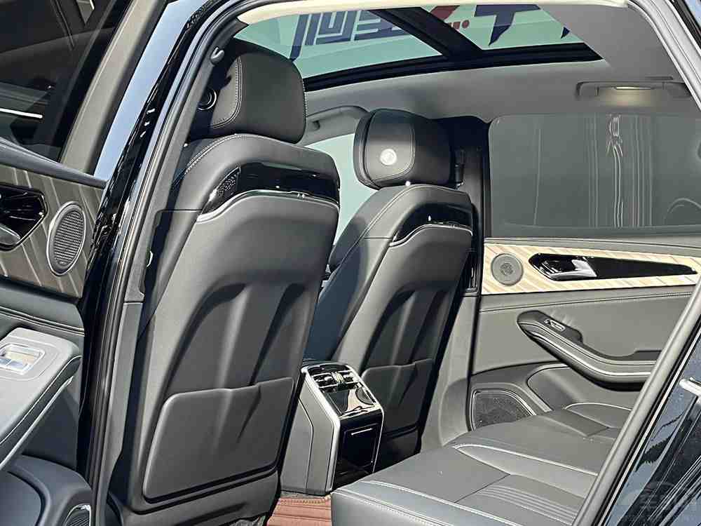 中德中大型豪华旗舰大对决：红旗H9对比奔驰E级谁更有优势