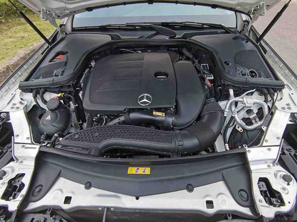 中德中大型豪华旗舰大对决：红旗H9对比奔驰E级谁更有优势