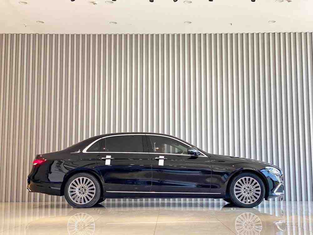 中德中大型豪华旗舰大对决：红旗H9对比奔驰E级谁更有优势