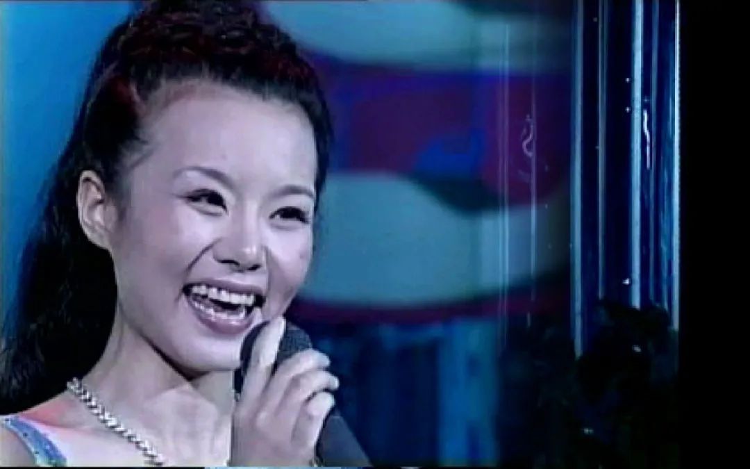 花海之前的龚琳娜自卑得不敢穿粉色