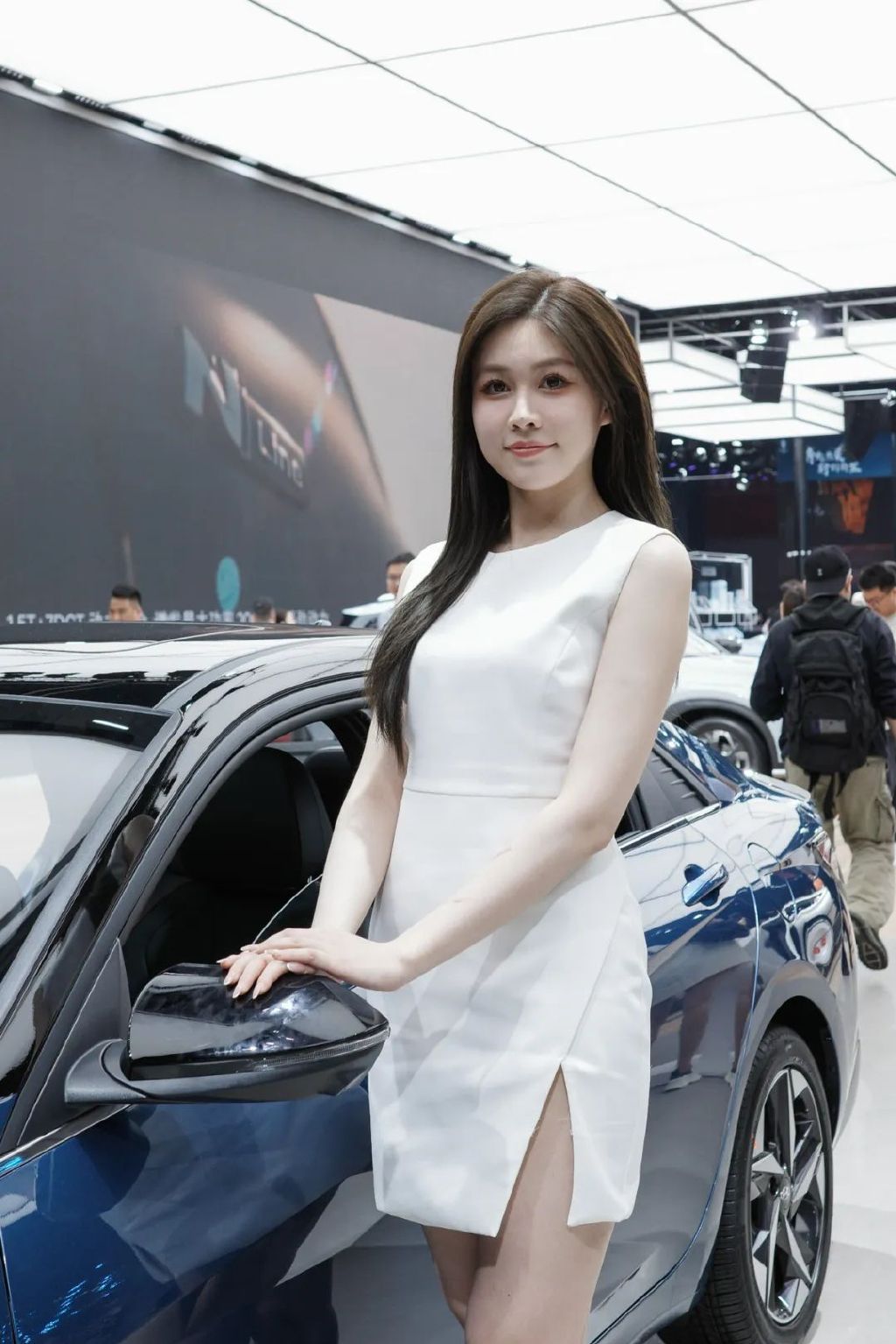 上海车展车模一图流现代起亚依然网红聚集马自达埃安争二三