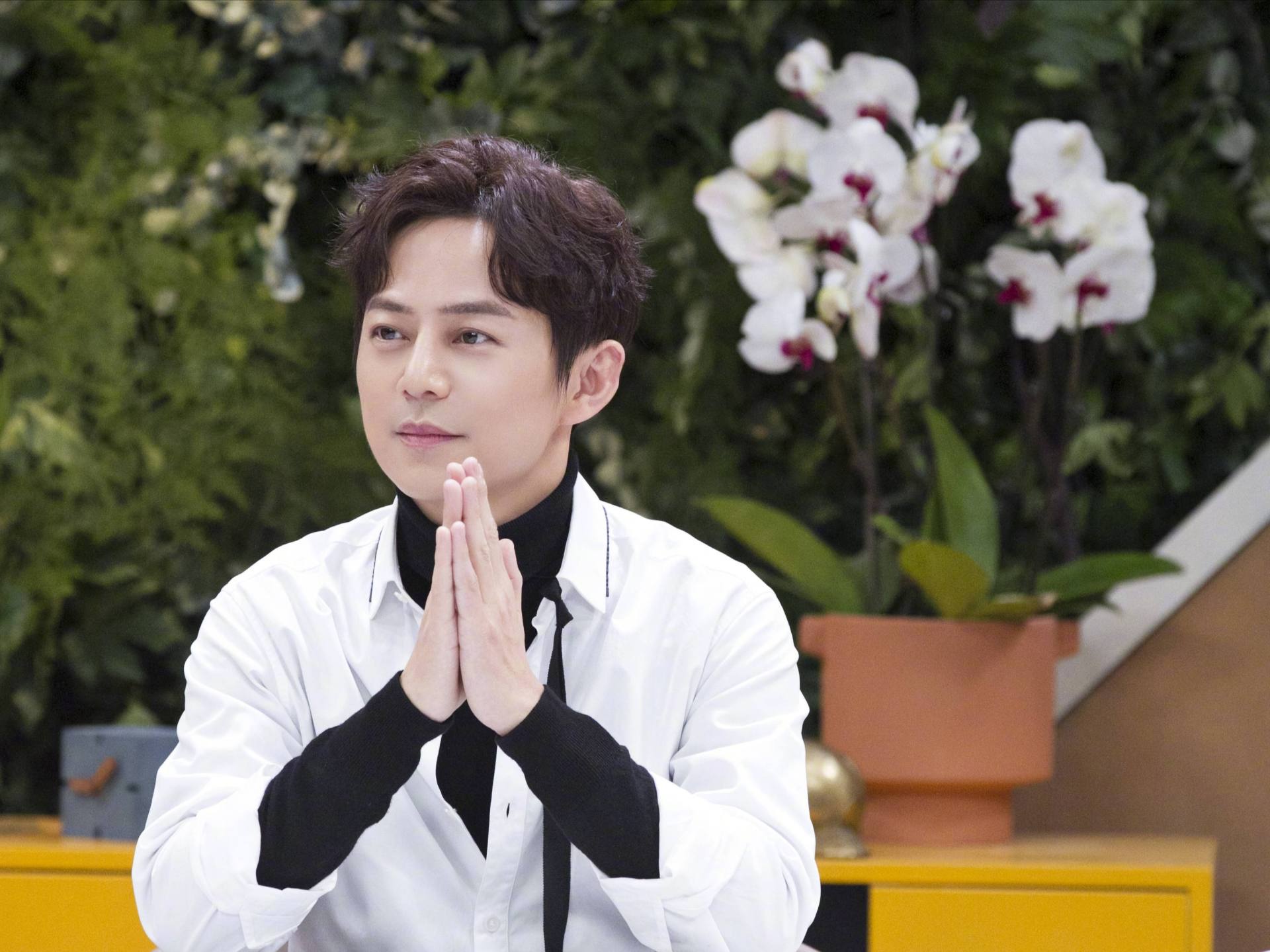 起底何炅商业版图跨界做餐饮成巨头连锁店开遍全国真不缺钱