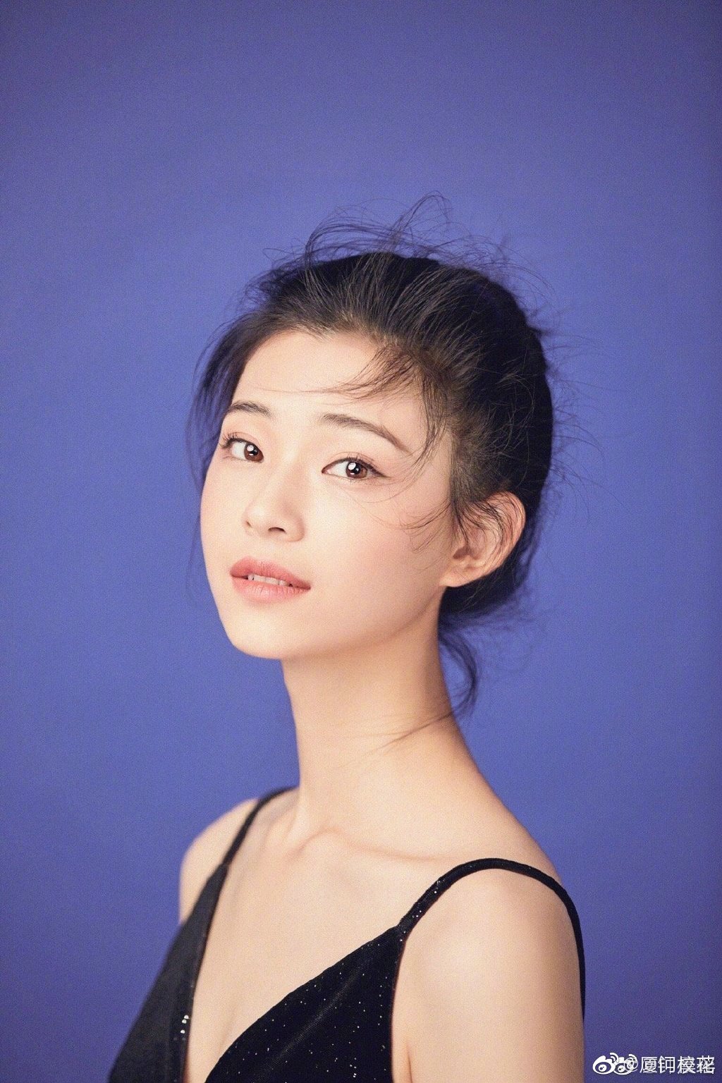 她叫钟晨瑶,98年,就读于中央戏剧学院,很有气质的女生_高清图集_新浪