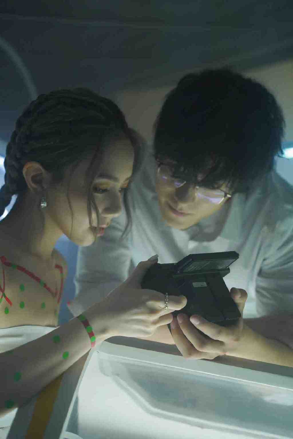 深情主打《老人与海》MV上线 G.E.M.邓紫棋用音乐解答人生终极命题休闲区蓝鸢梦想 - Www.slyday.coM 深情主打《老人与海》MV上线 G.E.M.邓紫棋用音乐解答人生终极命题休闲区蓝鸢梦想 - Www.slyday.coM