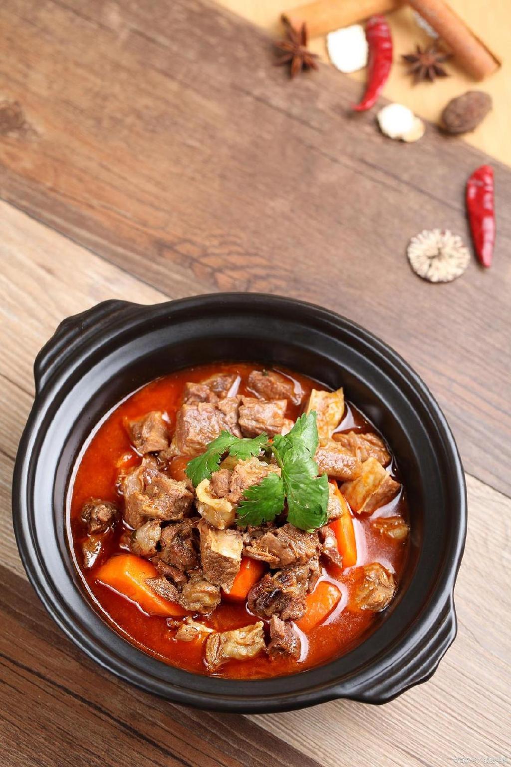 萝卜牛腩煲,好吃停不下来的煲香约|香约|牛腩煲|萝卜_新浪新闻