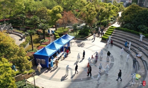 上海全市进行核酸检测 老旧小区居民有序在马路上进行采样休闲区蓝鸢梦想 - Www.slyday.coM