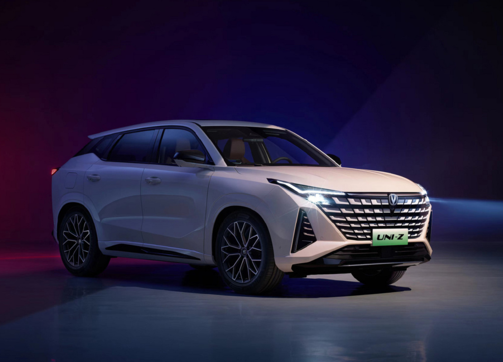 全系混动长安uniz上市1179万元起