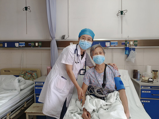 只因在人群中多看了你一眼 下夜班的医生救了一位老人|南华大学|长沙市|症状_新浪新闻