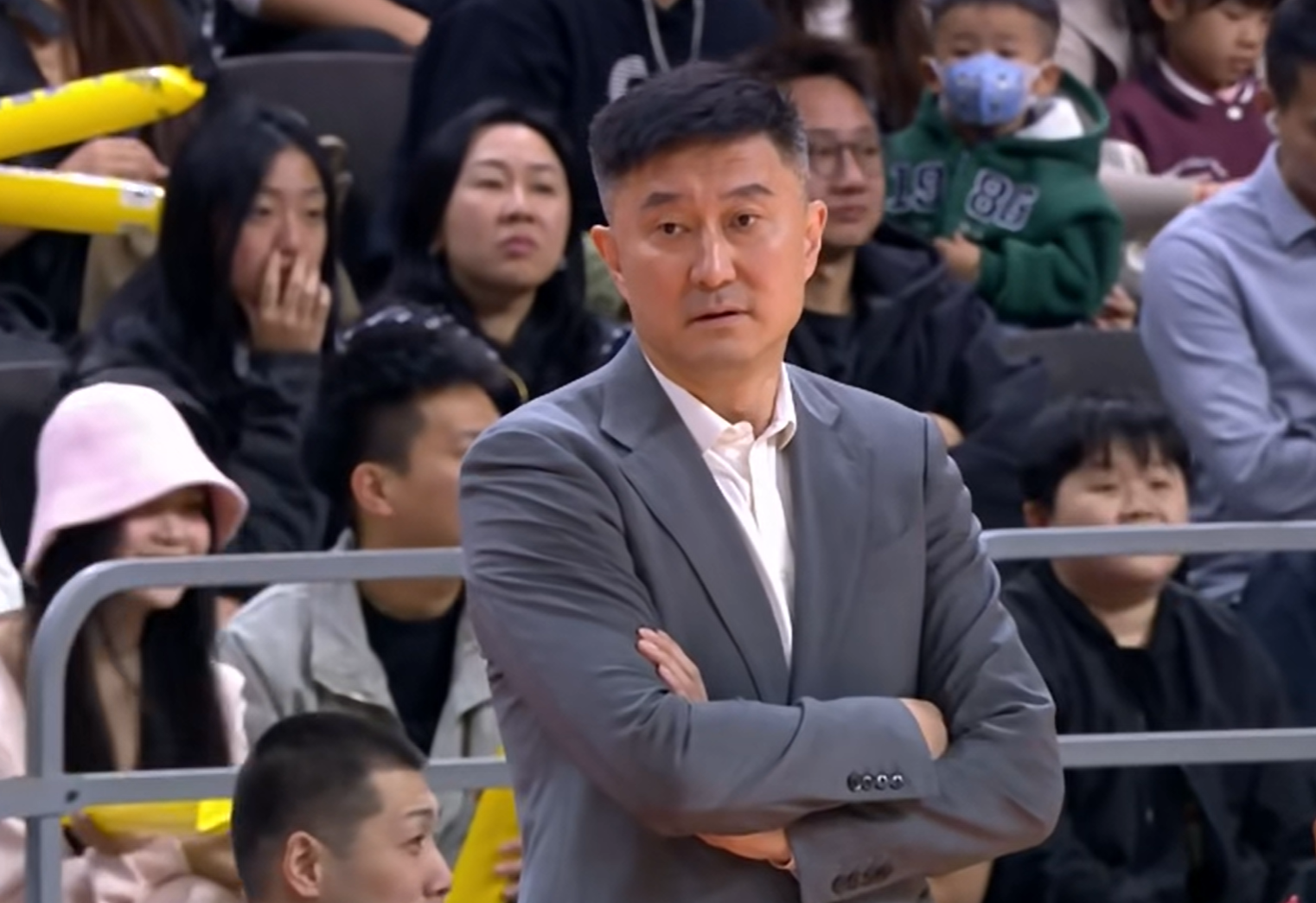 杜锋接受采访,回应焦泊乔请假离开广东队|广东男篮|球队|离队|康复|事务_新浪体育_新浪新闻