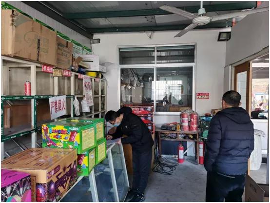 严把岁末年初安全生产关！桃村镇加强烟花爆竹安全检查休闲区蓝鸢梦想 - Www.slyday.coM