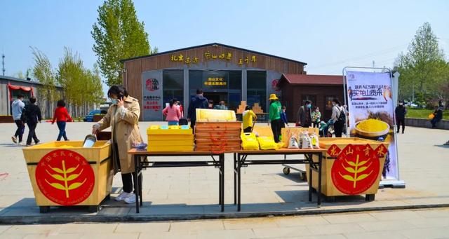 “一墩难求”?济南这对硕大号“冰墩墩”、“雪容融”火了!更火了这个物华天宝的打卡地!休闲区蓝鸢梦想 - Www.slyday.coM “一墩难求”?济南这对硕大号“冰墩墩”、“雪容融”火了!更火了这个物华天宝的打卡地!休闲区蓝鸢梦想 - Www.slyday.coM