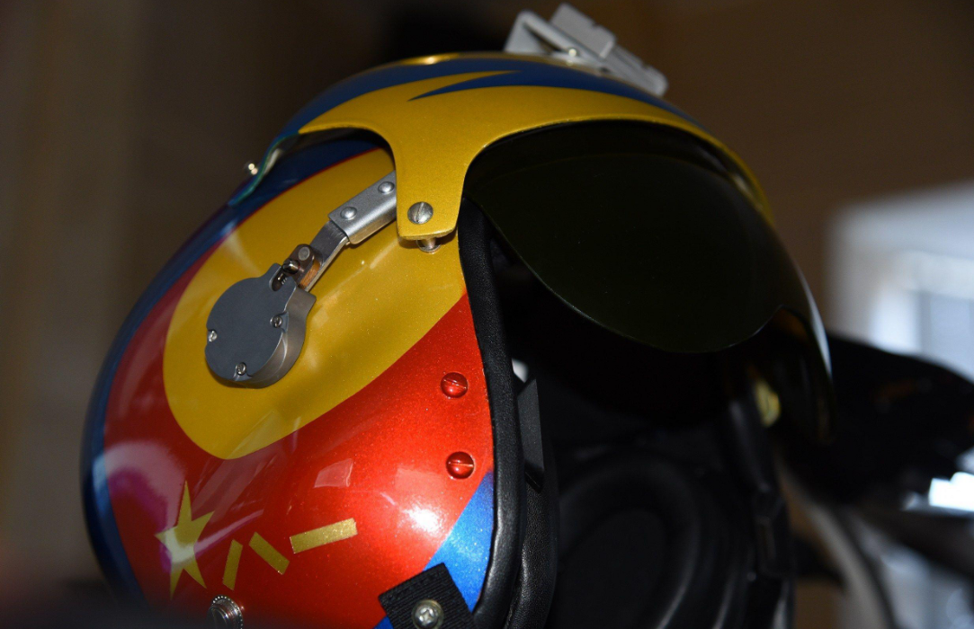 歼10c战胜歼16红鹰旅斩获金头盔拼搏长空为新时代护航