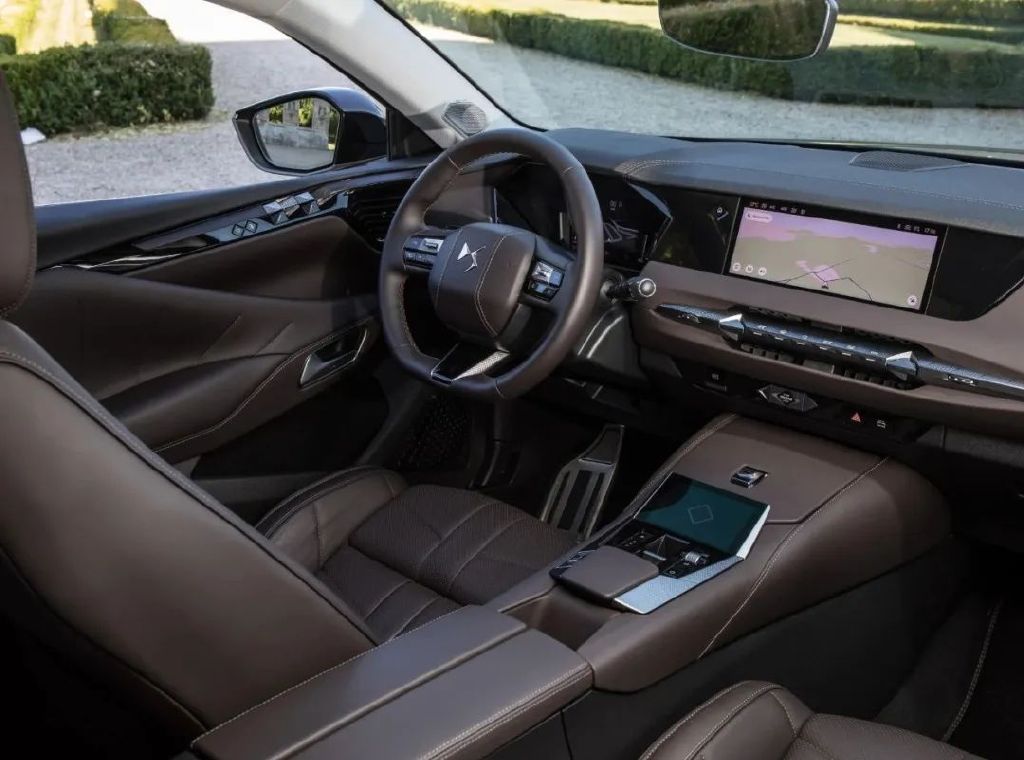 新浪汽车>汽车看点>自媒体>正文>同样的,在ds4的内饰部分,法国人再次