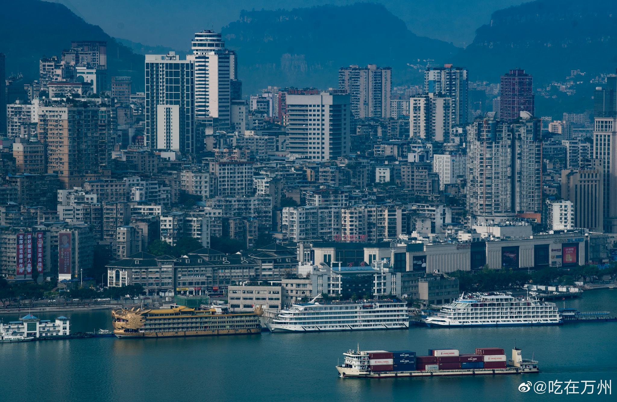 轮船穿城而过,大江浩浩向东,平湖之上,大美万州!_高清图集_新浪网