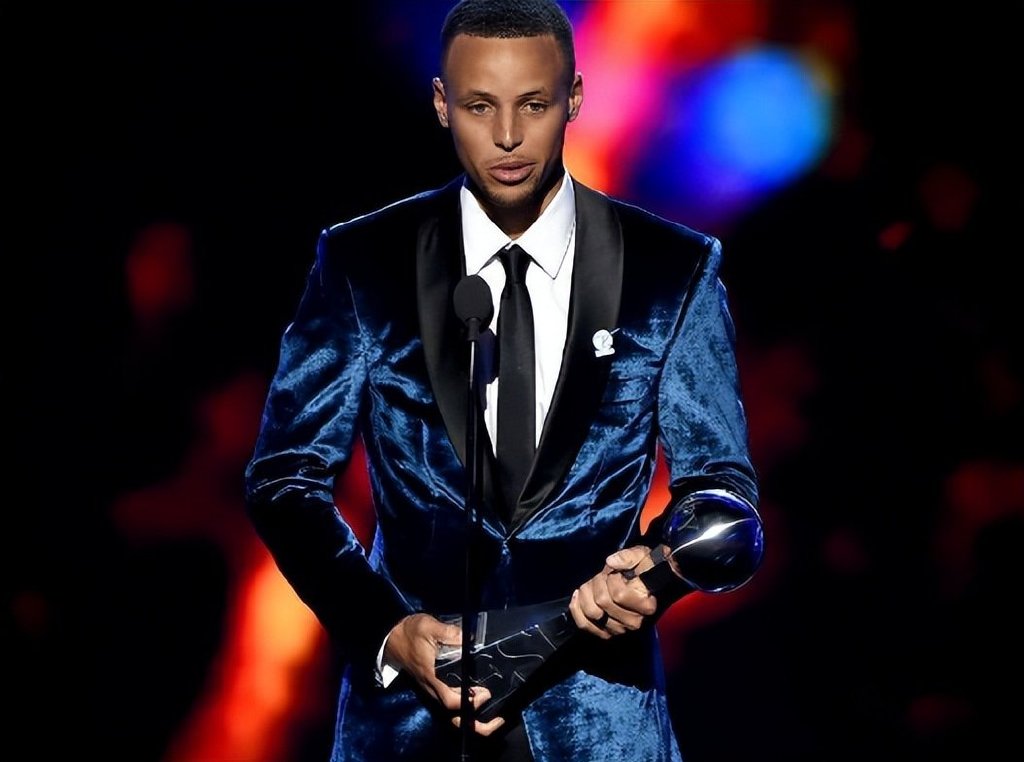 疯狂一周库里抽雪茄俯瞰洛杉矶即将担任espy主持人颁奖