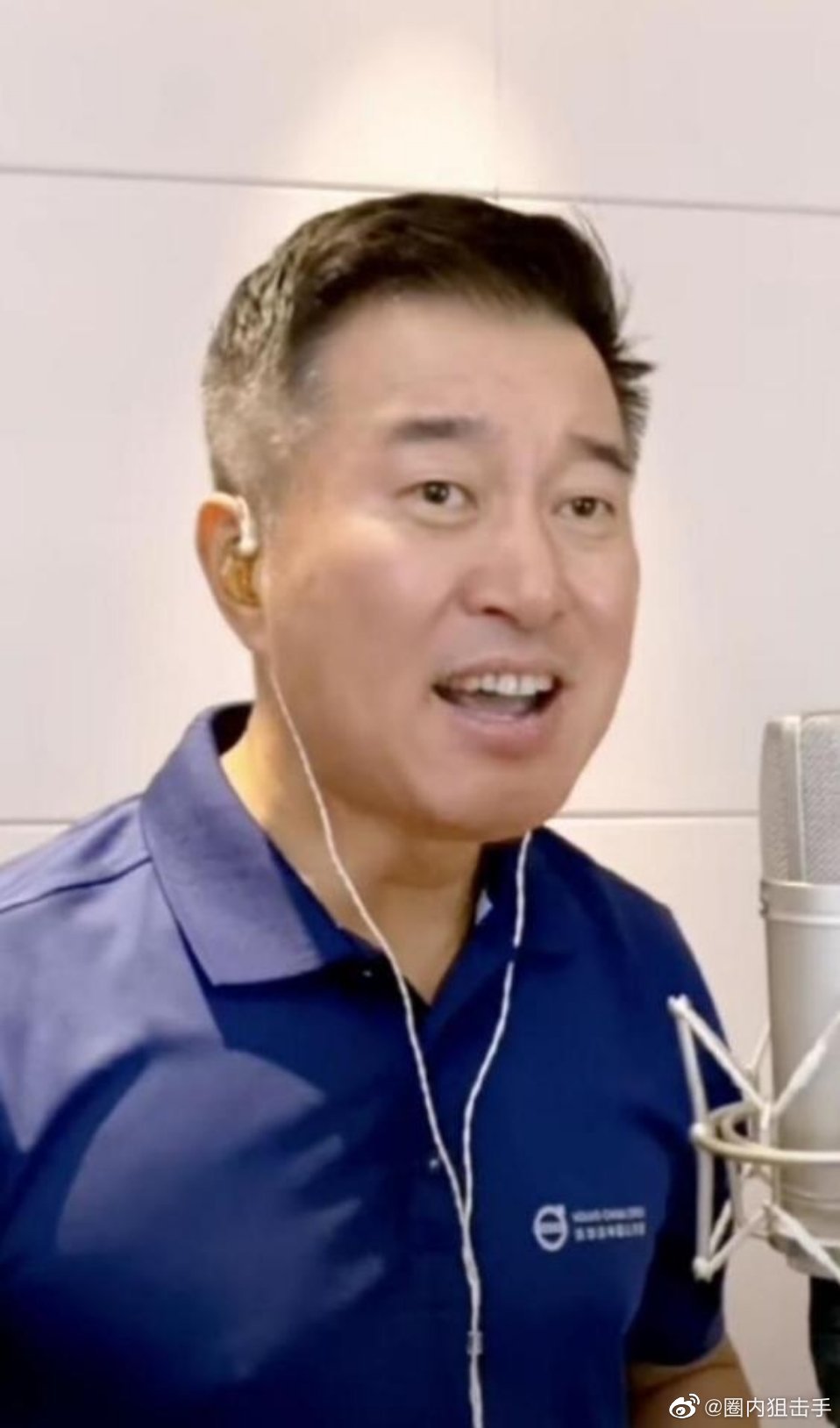 51岁满文军近照曝光,身材走样,两鬓斑白.现在当校长,做慈善