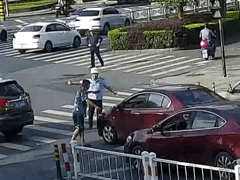 “拖鞋睡衣哥”，找到了！他的真实身份竟是……休闲区蓝鸢梦想 - Www.slyday.coM