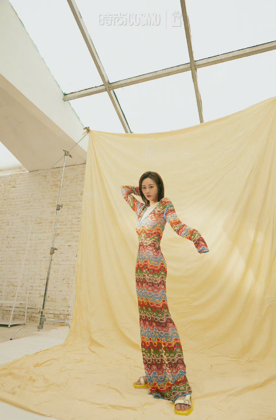 李纯最新时尚杂志大片时而慵懒时而酷飒时而神秘