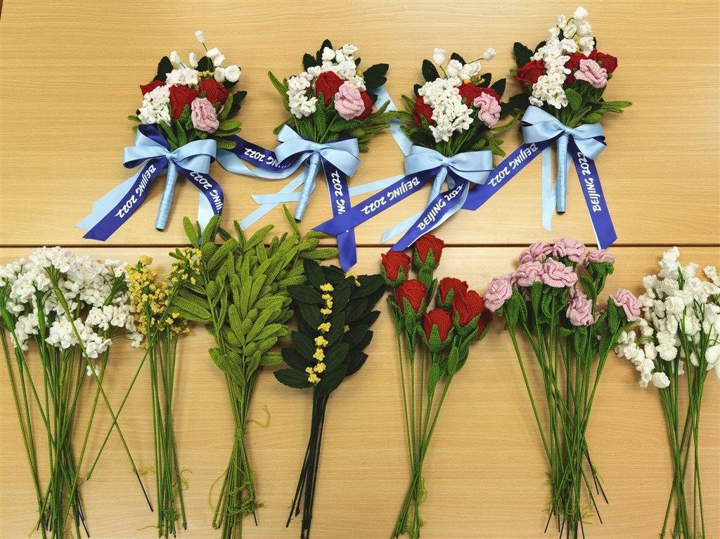上海奶奶打的绒线花束将登冬奥领奖台网友想学习其实不简单