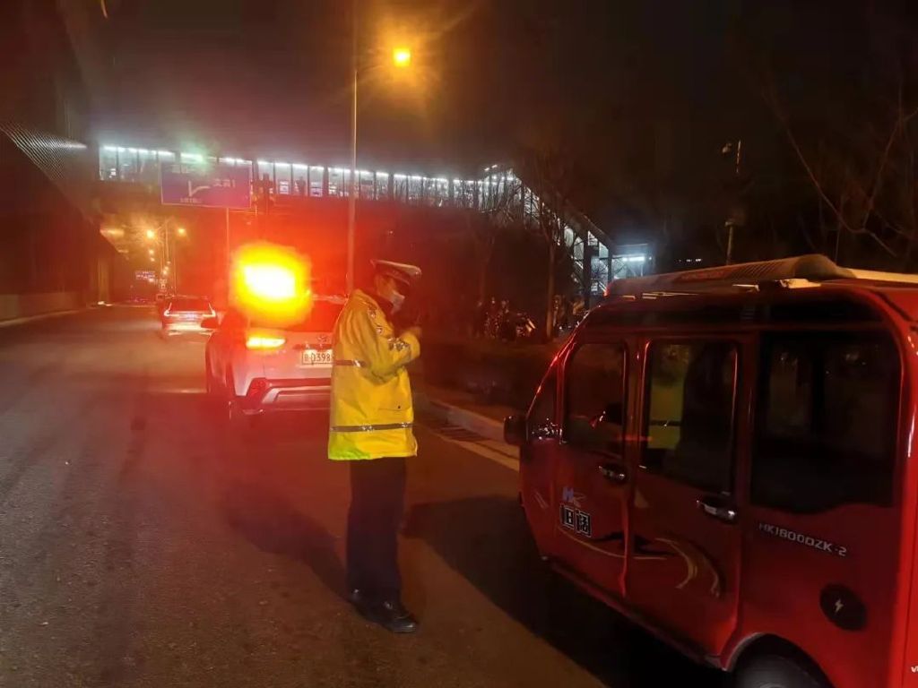 围观现场丨查获5人！北京房山警方“黑摩的”专项整治行动持续开展中休闲区蓝鸢梦想 - Www.slyday.coM