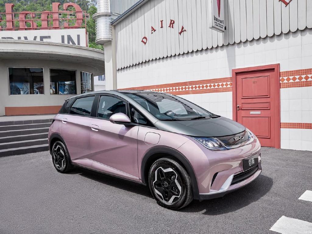 新增两种纯色涂装,比亚迪海豚你会选择纯色还是拼色?-新浪汽车