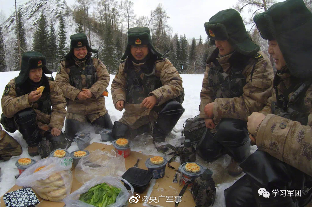 边防战士吃饭图片图片