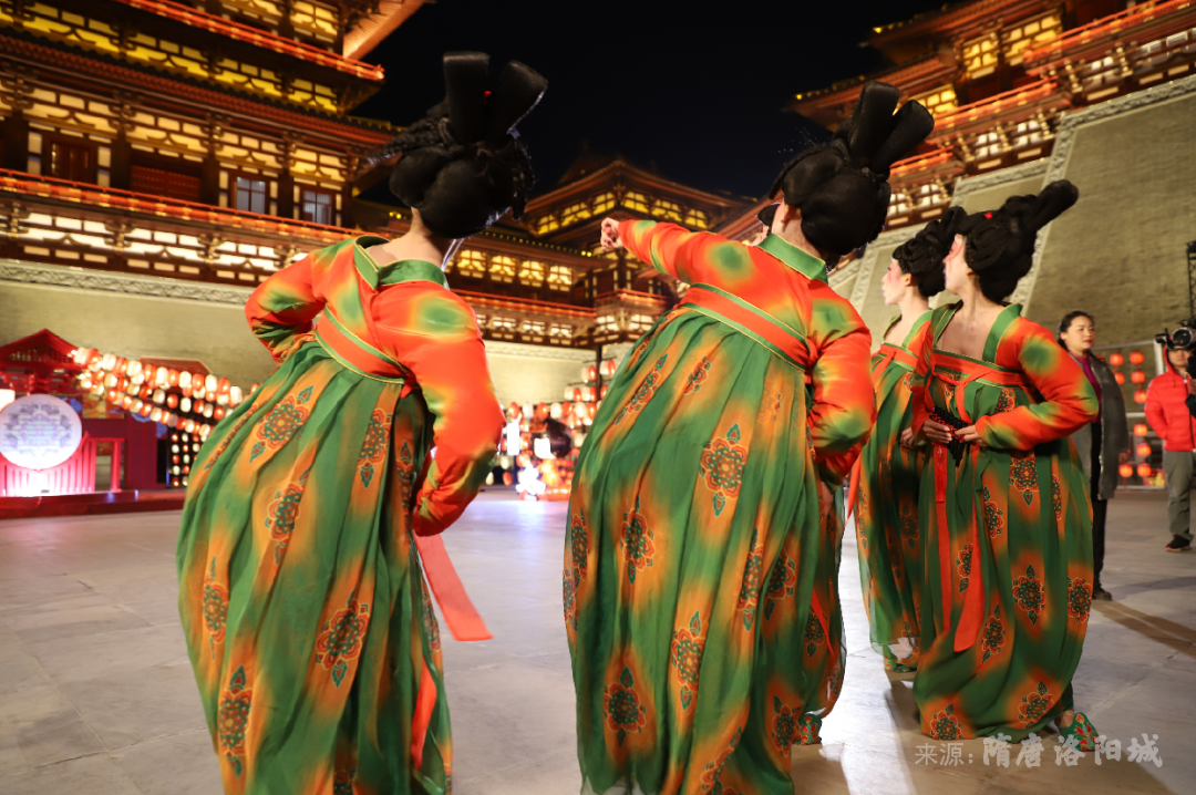 河南元宵节奇妙夜播出后冲上热搜唐宫夜宴小姐姐爆火