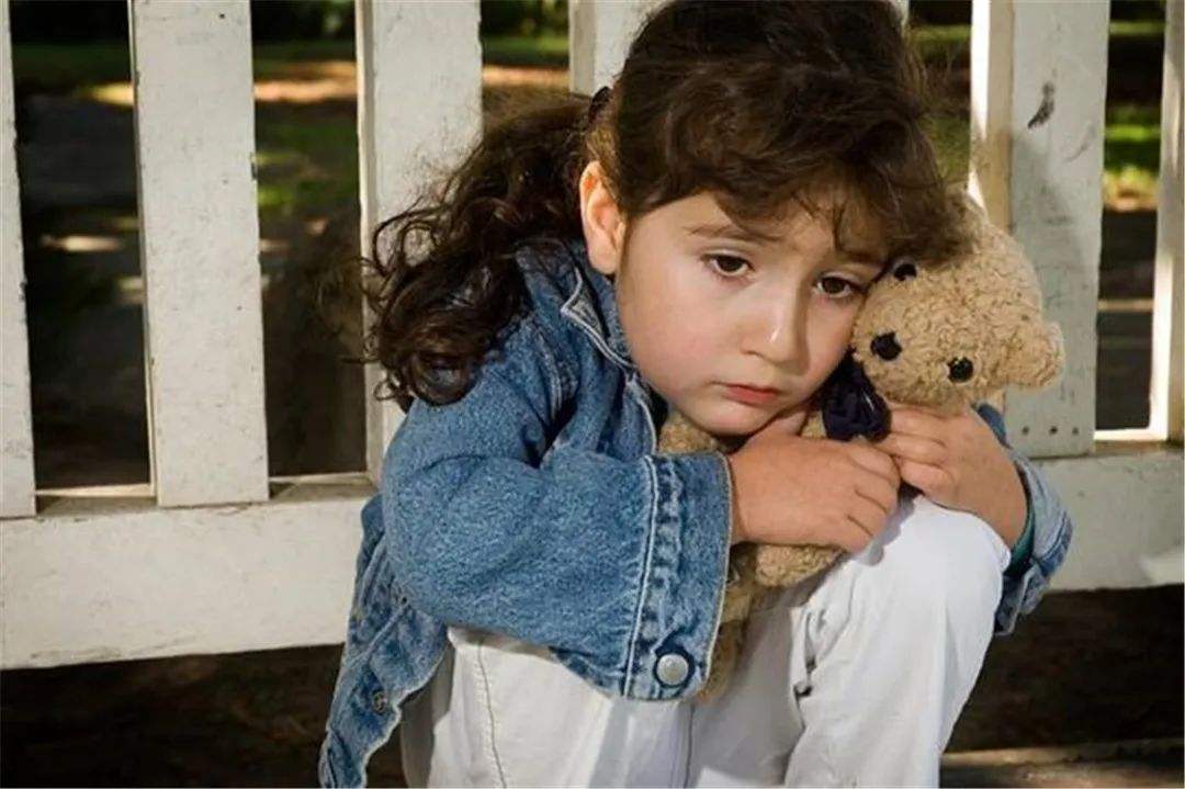 解读离异家庭孩子的心灵密码不同年龄段影响不同家长如何弥补