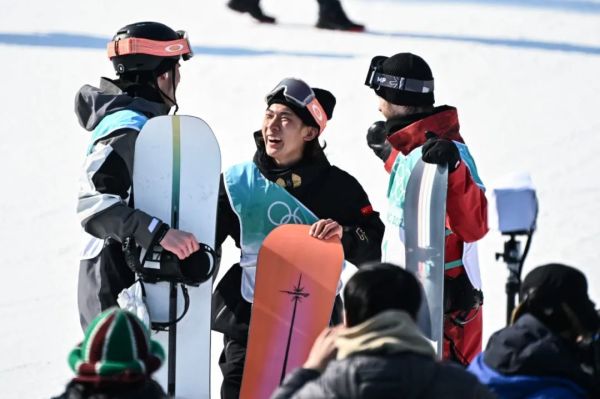 再创历史！苏翊鸣夺单板滑雪男子大跳台金牌休闲区蓝鸢梦想 - Www.slyday.coM