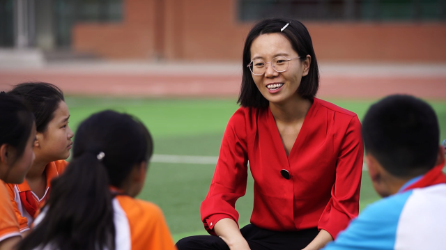 新的人生从面对37张课桌开始青年教师李艳玲成长侧记