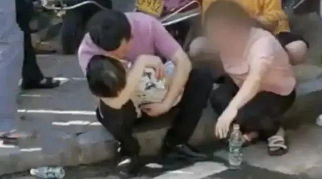 痛心！3岁女童被锁车内身亡，秋凉了家长很容易犯这个错误休闲区蓝鸢梦想 - Www.slyday.coM