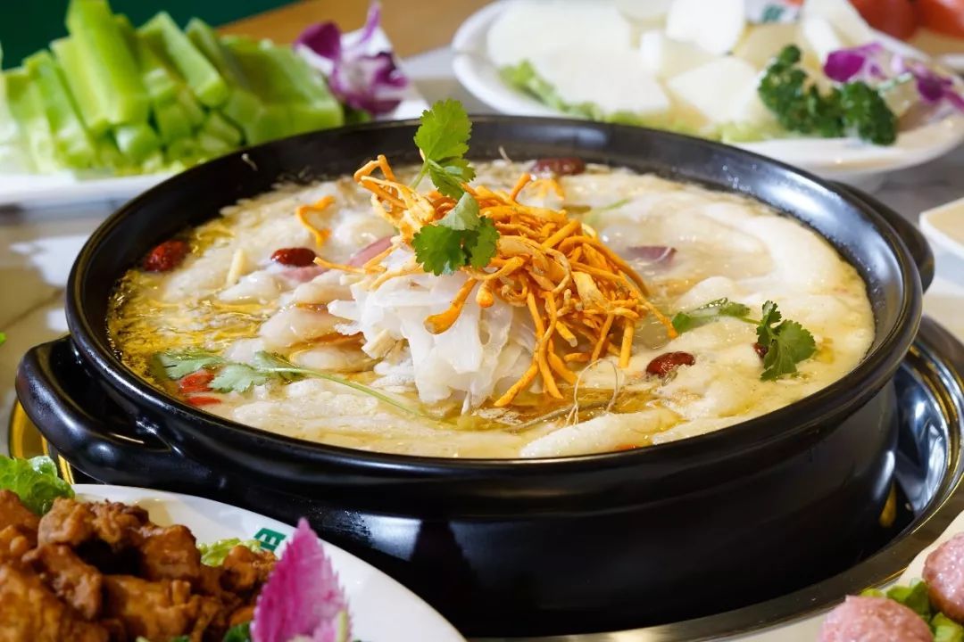 吃一锅,送一锅,红昭天园觅补天麻火腿鸡富康城店连续30天送福利啦!