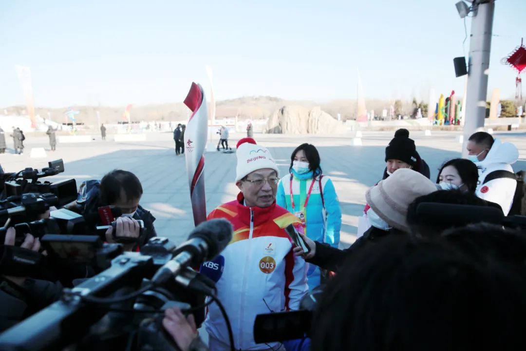 圣火飞扬！北京冬奥会火炬接力开始，前三棒火炬手是他们休闲区蓝鸢梦想 - Www.slyday.coM