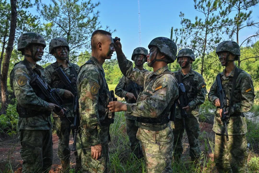 火箭军某部特种警卫集训硬核来袭!|火箭军|侦查_新浪新闻