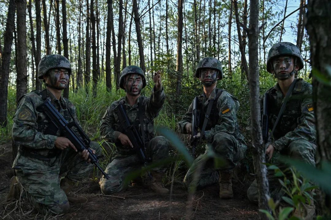 火箭军某部特种警卫集训硬核来袭!|火箭军|侦查_新浪新闻